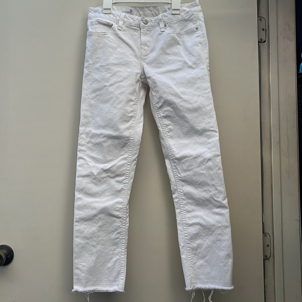 White GAP 1969 Real Straight 👖• Size 2/3 depending on your waistband